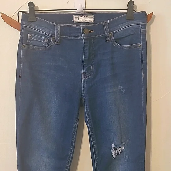 Free People mid-rise distressed frayed ankle jeans, size 25. - Picture 9 of 13